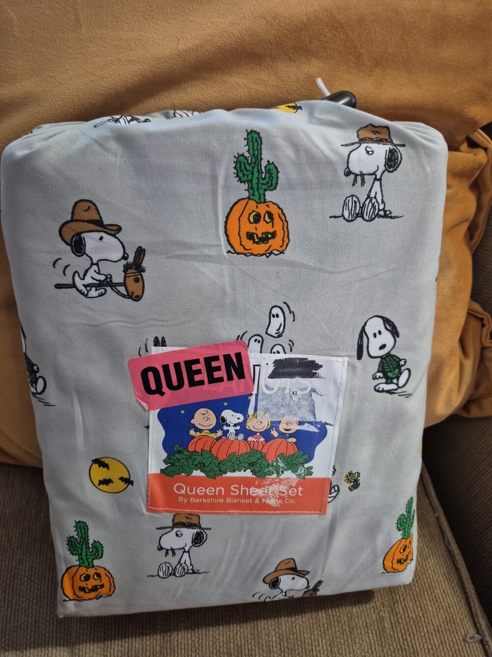 💥 Peanuts Snoopy Berkshire Halloween Queen Sheet Set Mummy Cactus Skeleton Ts